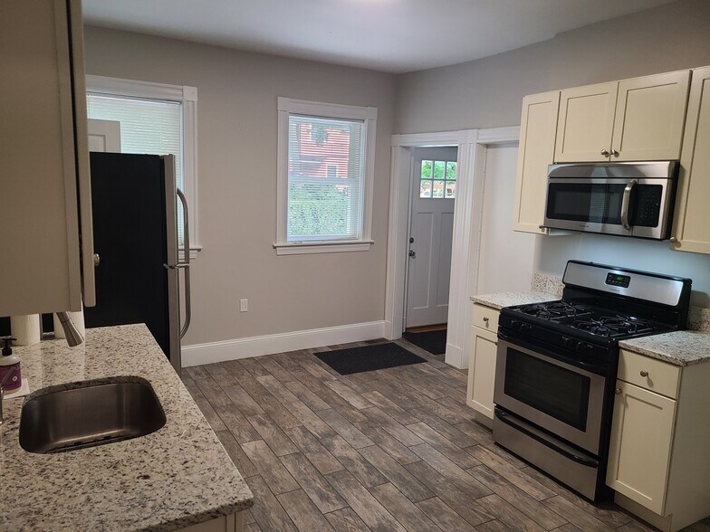 Building Photo - 26 Bentley St