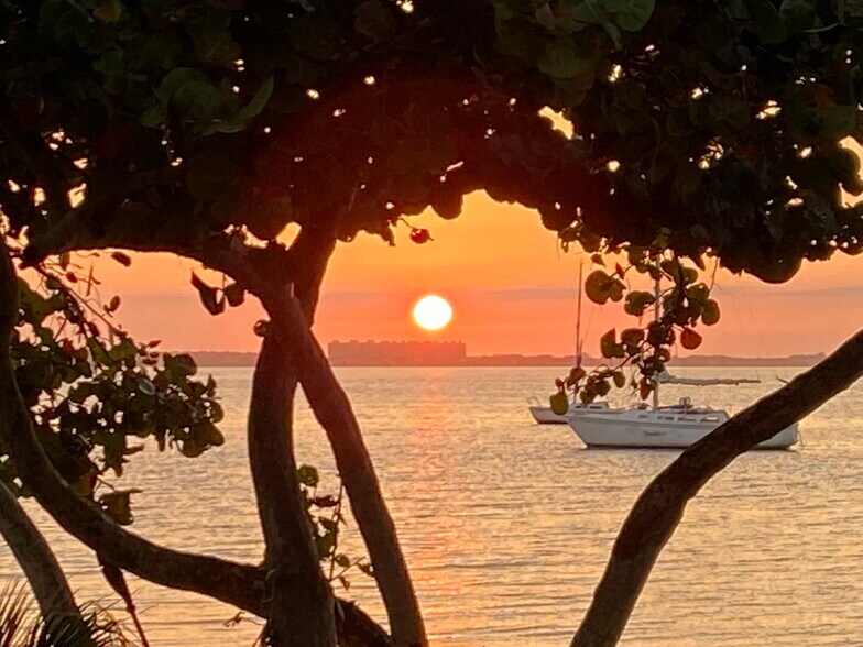 Building Photo - 1188 N Tamiami Trl