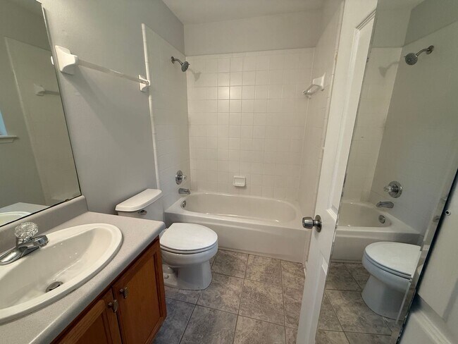 Building Photo - 249 Starmount Dr
