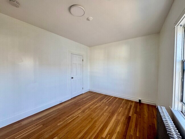 Building Photo - 33 Hollis Ave