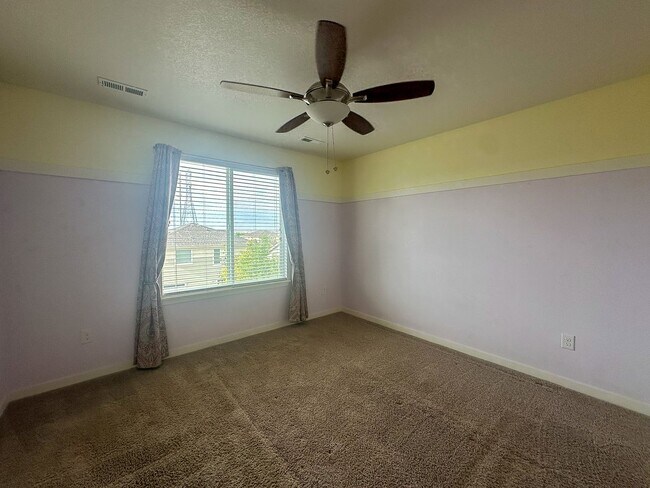 Building Photo - This 4bd home is waiting for you!