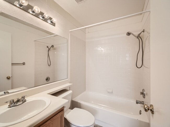 Building Photo - Cute and cozy 4 bedroom in Henderson