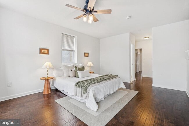 Building Photo - 801 S Rose St