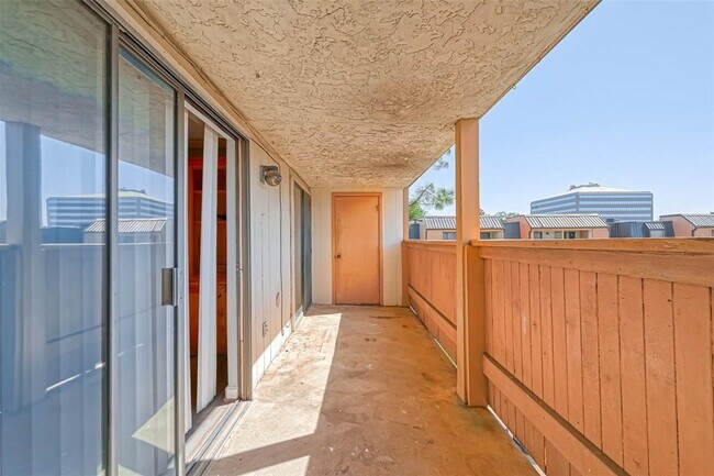 Building Photo - 8427 Hearth Dr