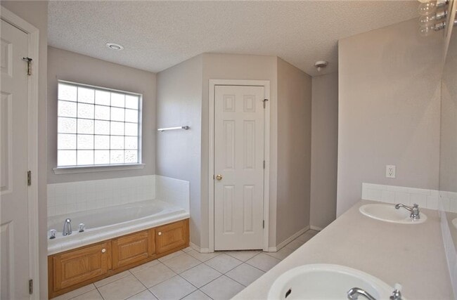 Building Photo - 3803 SW Mason Rd