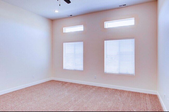 Building Photo - 2875 W Cody Dr
