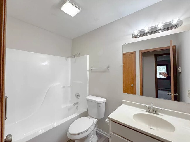 Building Photo - 4303 W Shamrock Ln