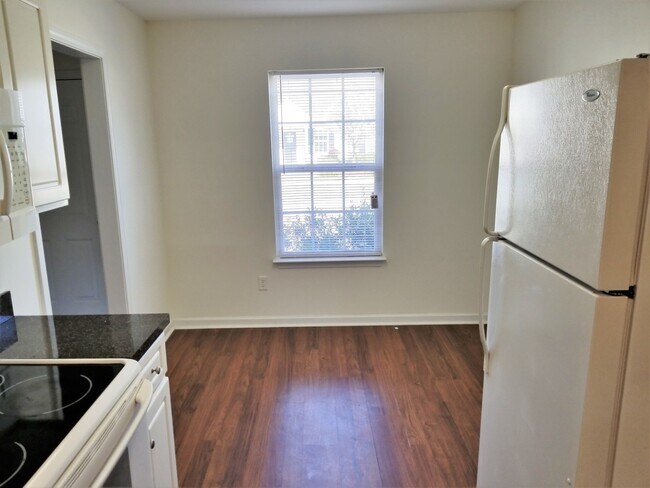 Building Photo - 211 Sunview Drive