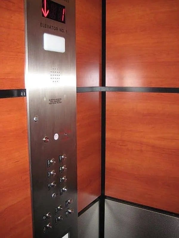 Building Photo - 2104 Holland Ave