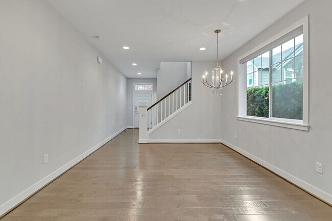 Building Photo - Sophisticated and Luxurious