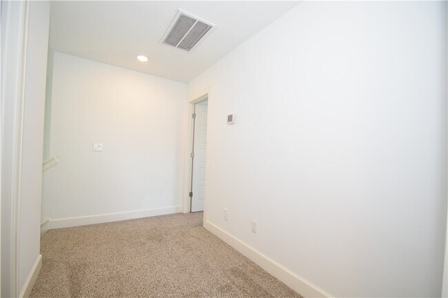 Building Photo - 4203 SW Bermuda Ave