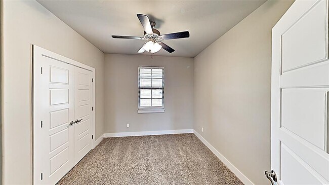Building Photo - 405 Josephine Ct