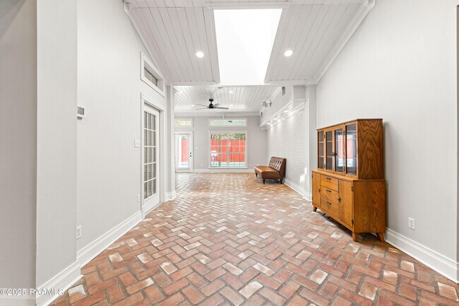 Building Photo - 408 Gordon Crockett Dr