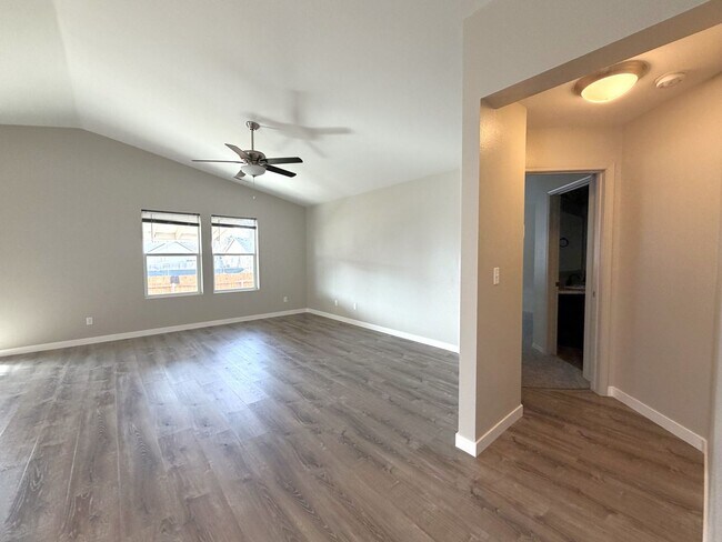 Building Photo - Beautiful 3 bed 2 bath home with flex room in Nampa just off Ustic and Middleton