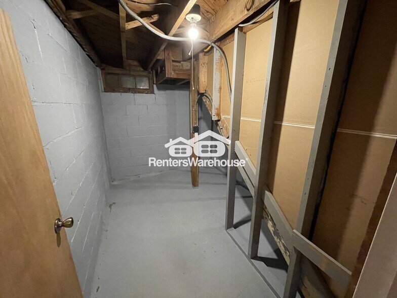 Building Photo - 2712 3rd St
