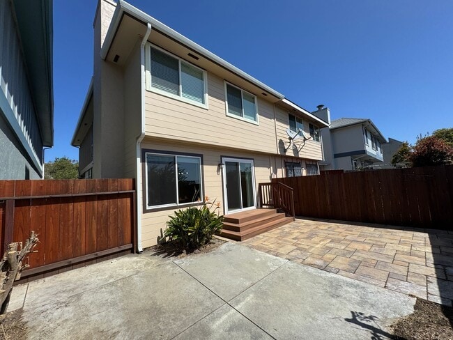 Building Photo - Beautifully Renovated 4-Bedroom Home in We...