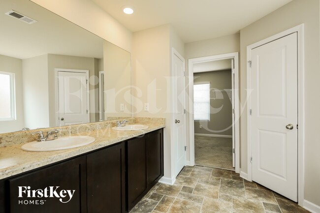 Building Photo - 917 Harmonyview Dr