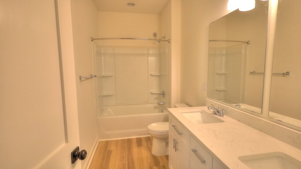 Unit B - 345 W Stewart Ave