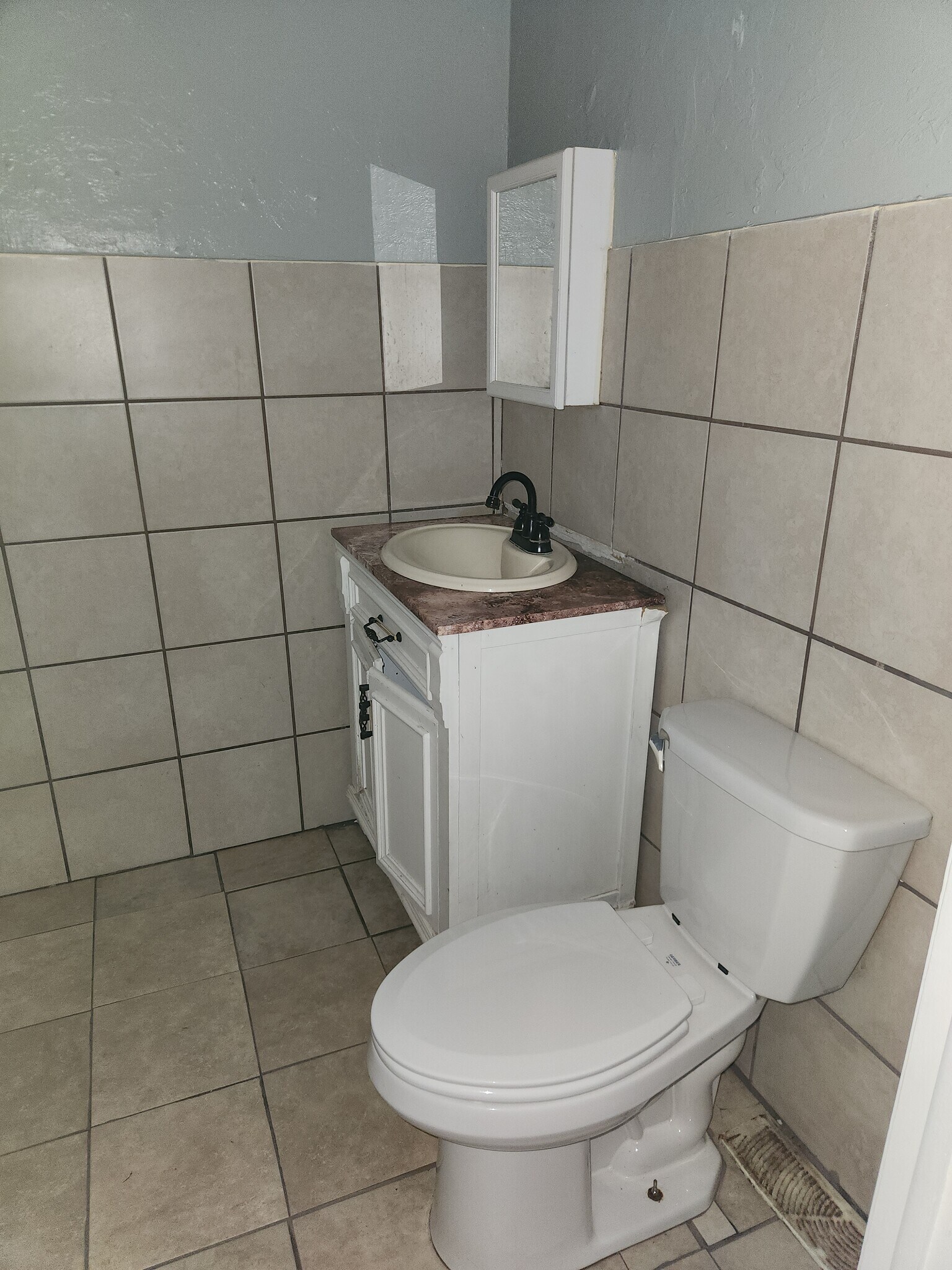 Building Photo - 228 S Pine St