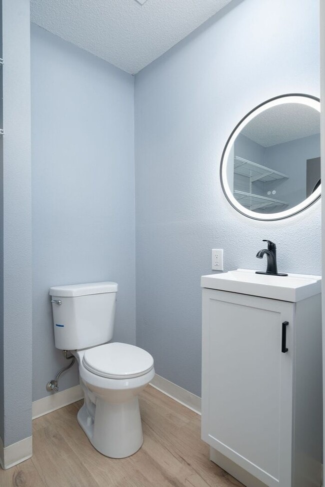 Building Photo - Remodeled 2 bedroom close to downtown Beav...
