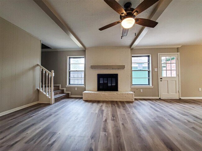 Building Photo - 28903 Twisted Oak Dr