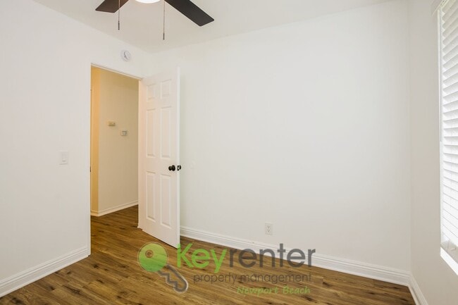 Building Photo - Updated 3 Bedroom Single Level Condo in La...