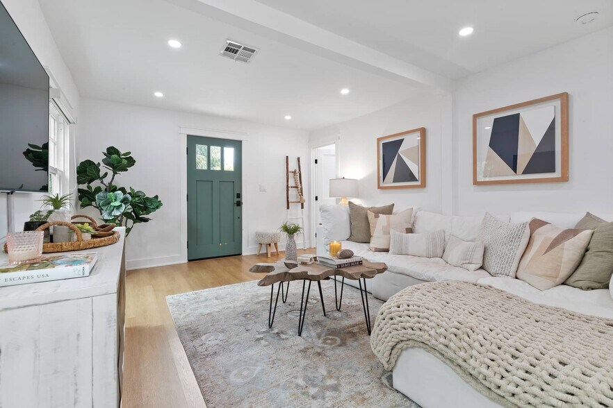 Building Photo - 1425 Cabrillo Ave