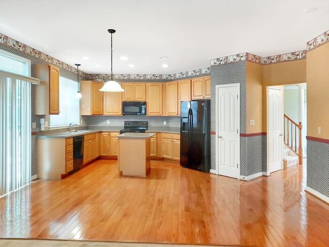 Building Photo - Single Family Home with 2 Car Garage Deck ...
