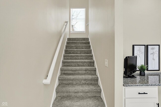 Building Photo - 3264 Orchard Ave