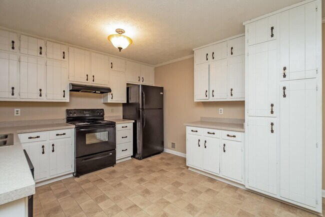 Building Photo - 5972 Nell Ln