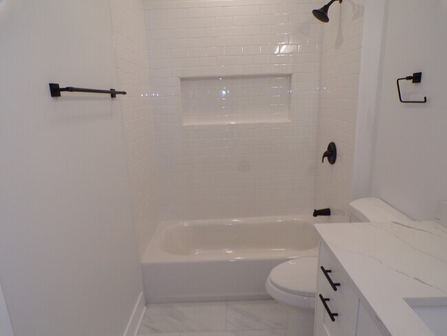 Building Photo - 33476 N Evergreen Dr