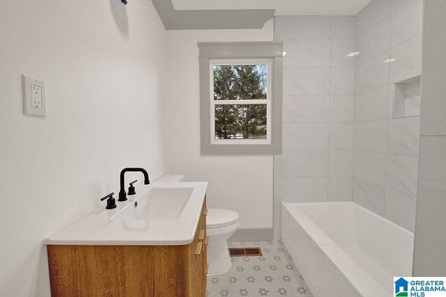 Building Photo - 609 Cobb St