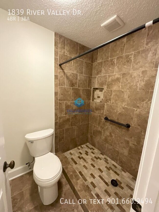 Building Photo - 1839 River Valley Dr