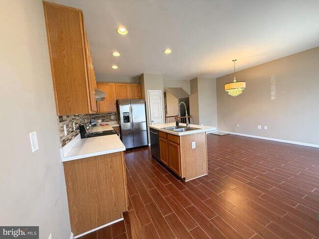 Building Photo - 204 Langley Ct