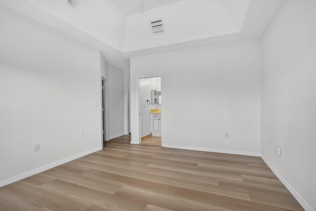 Building Photo - 513 Talia Cir