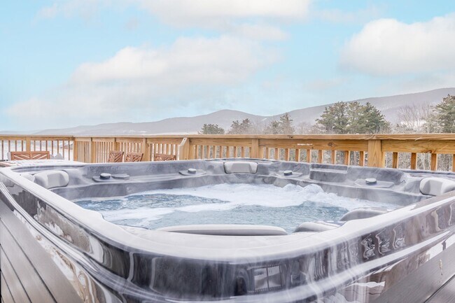 Building Photo - Luxury 5-Bedroom Retreat on 6.5 Acres — Furnished or Unfurnished — Flexible Lease