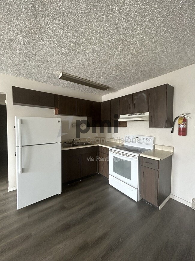 Building Photo - 24 W Buchanan Ave