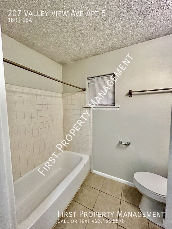 Building Photo - Red Bank Apt: 1Bed/1Bath With New Granite ...