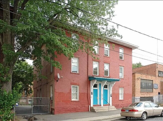 Primary Photo - 40 Lawrence St