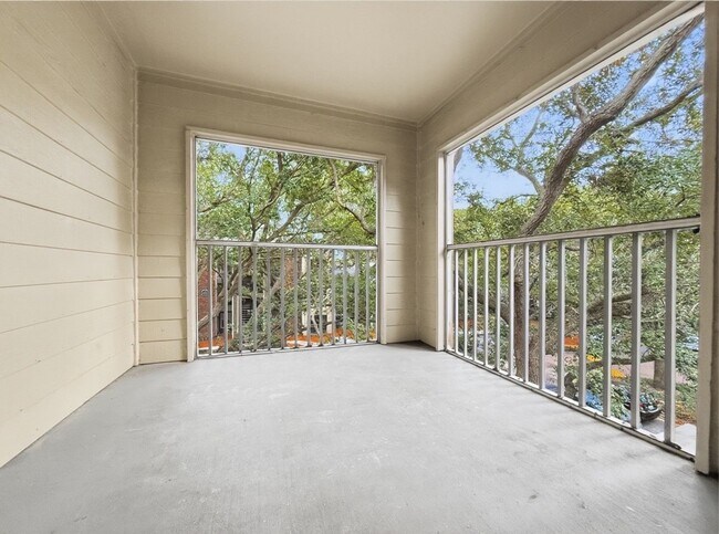 Building Photo - 3rd Floor 2/2 Condo near Millenia Mall with private patio