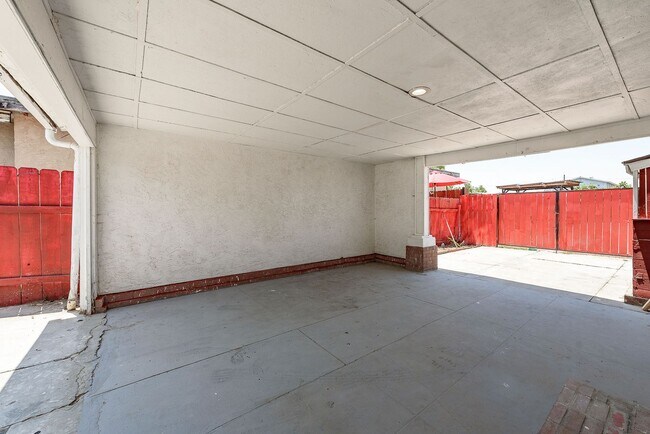 Building Photo - 1176 2nd Ave