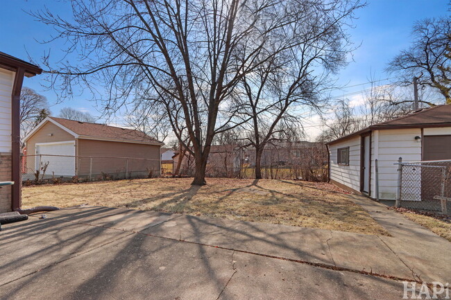 Building Photo - 75 Carthage Ln