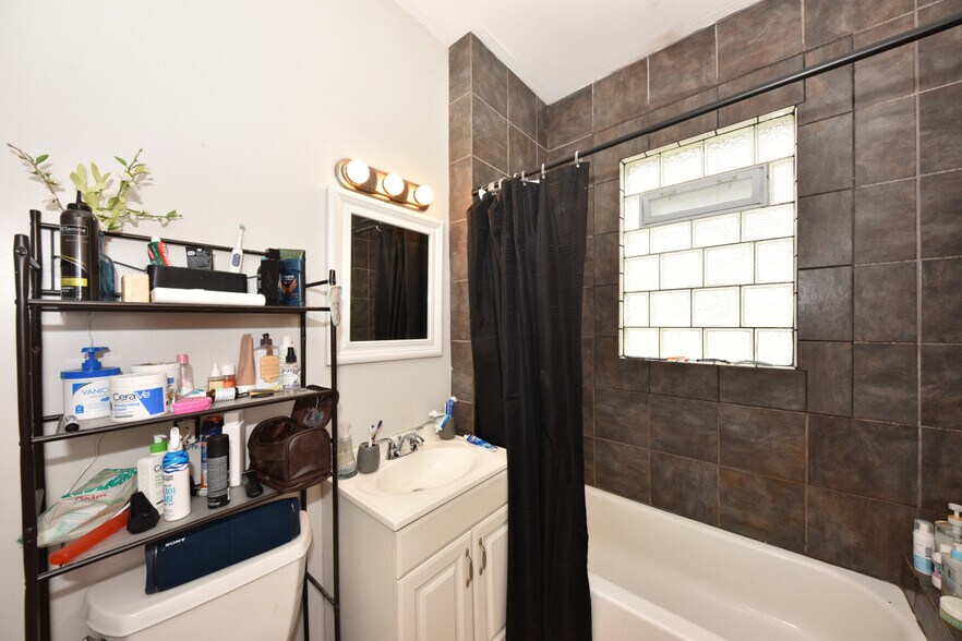Bath - 2855 N Murray Ave