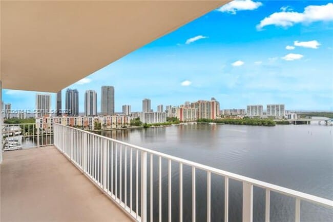 Building Photo - 290 174th St