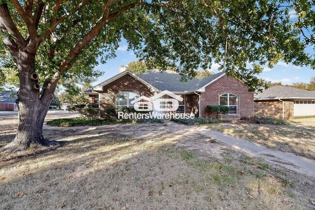 Building Photo - Completely Refreshed NRH Home Move IN Ready.