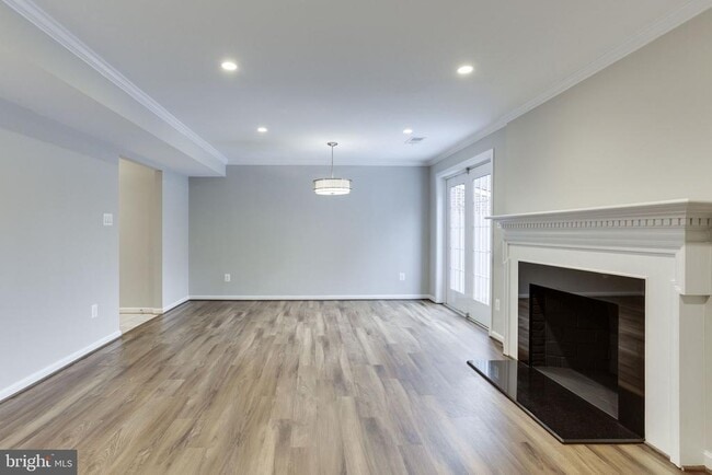 Building Photo - 2313 McGregor Ct