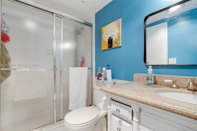 Building Photo - 321 SE 3rd St