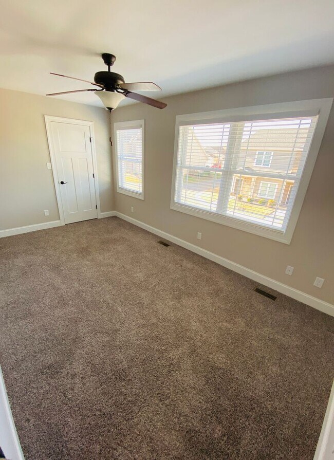 Building Photo - Great Location 3 Bedroom House