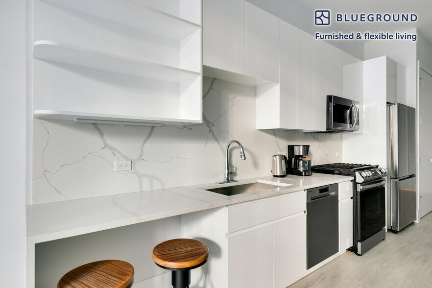 Building Photo - 812 W Adams St