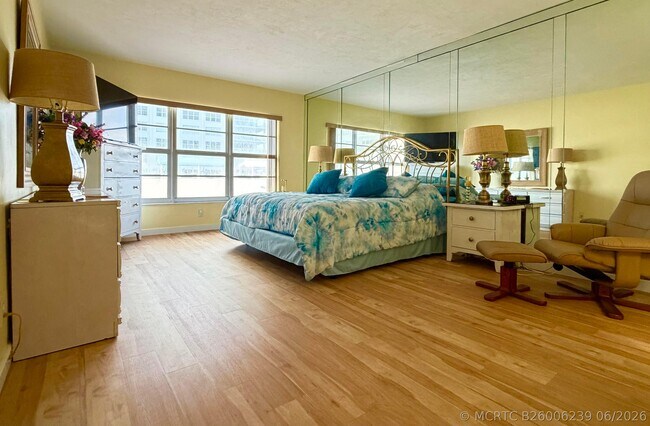 Building Photo - 3850 Galt Ocean Dr